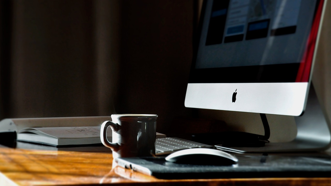 Coffee, cup, desk — How Fraudulent Gambling Sites Manipulate Online Searches